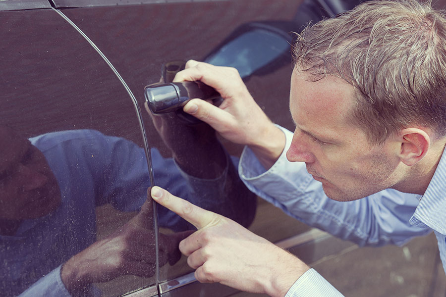¿Sabías que tanto el color como el estado de la pintura de un coche influyen en su valor de reventa?